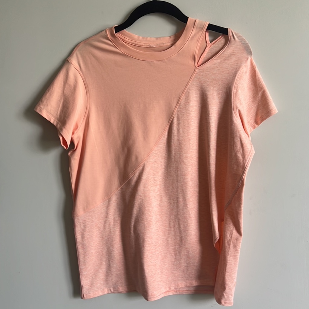 Lululemon - La Relaxed Tee